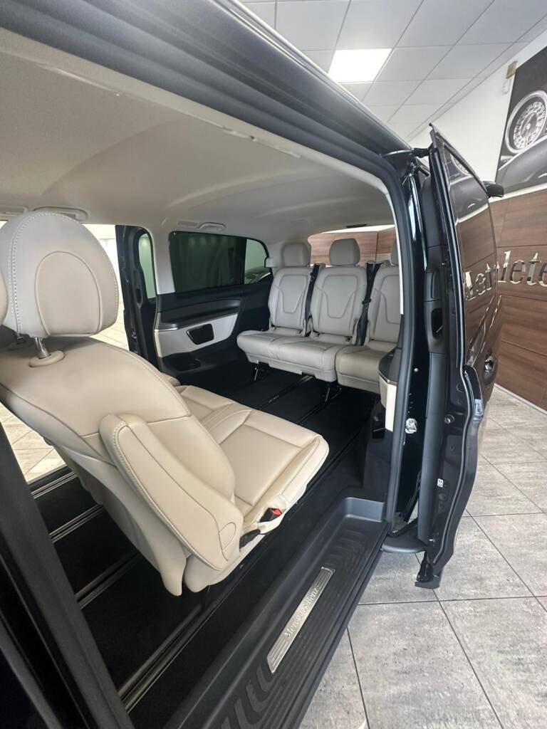 Windsor castle tour chauffeur service in V Class