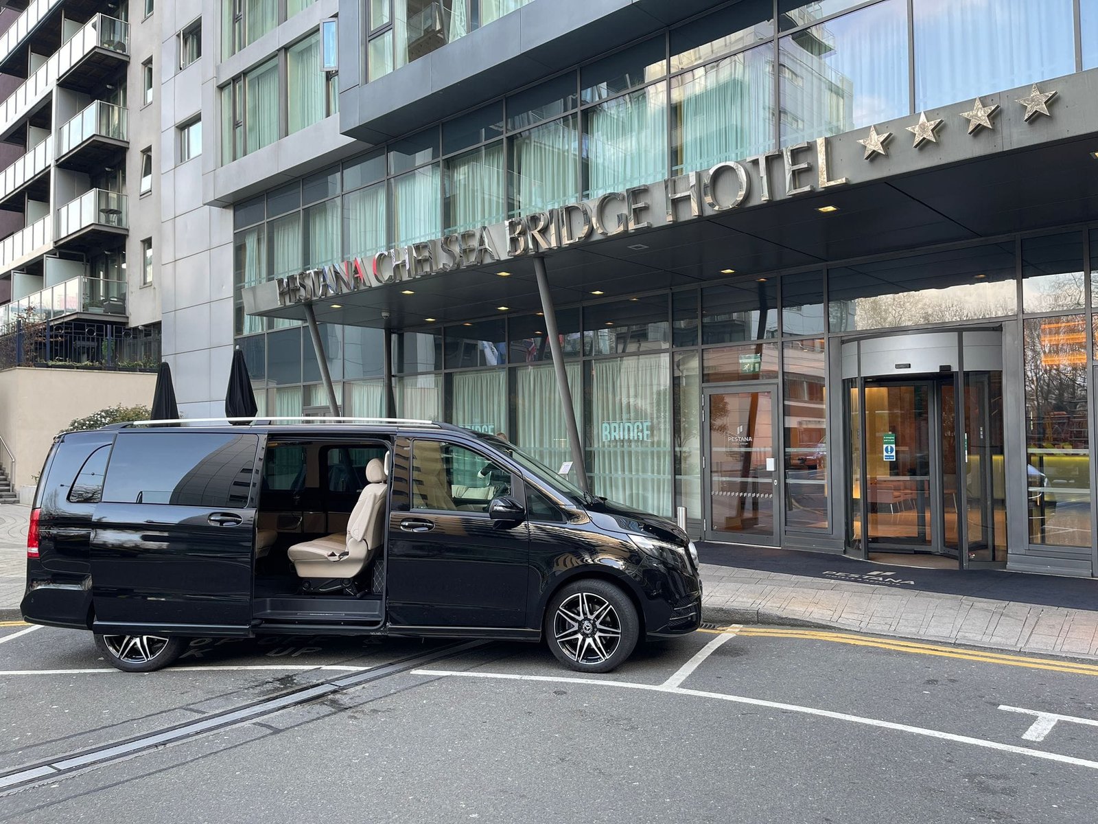 Choferes Vip VIP Chauffeur in London - Redefining Luxury Travel - JM Executive Chauffeur