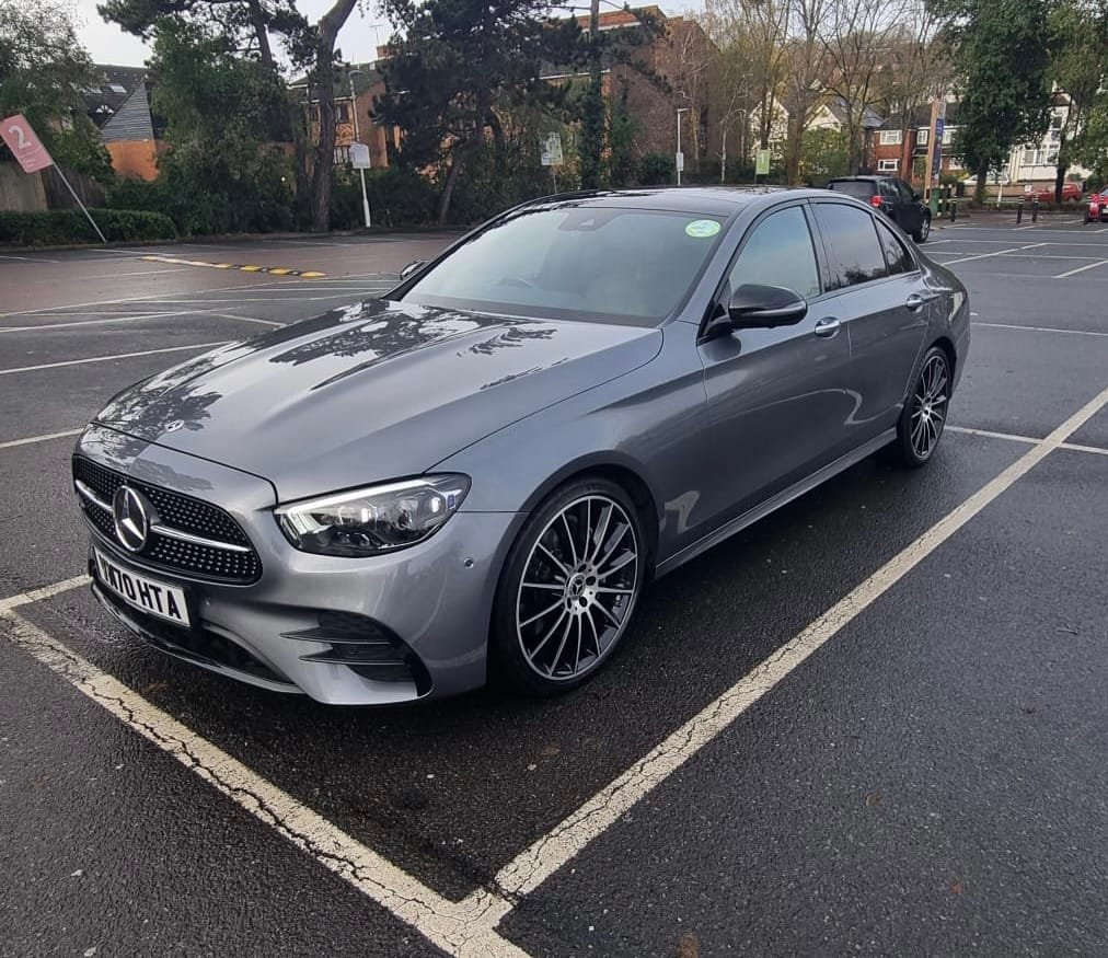 Mercedes E-Class executive chauffeur car in London for business travel and airport transfers.Title