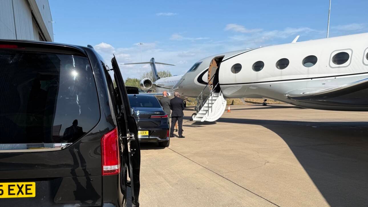 Private jet chauffeur transfer in London with Mercedes V-Class