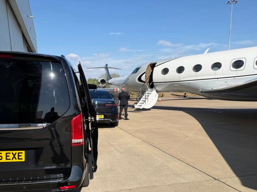 Private jet chauffeur transfer in London with Mercedes V-Class